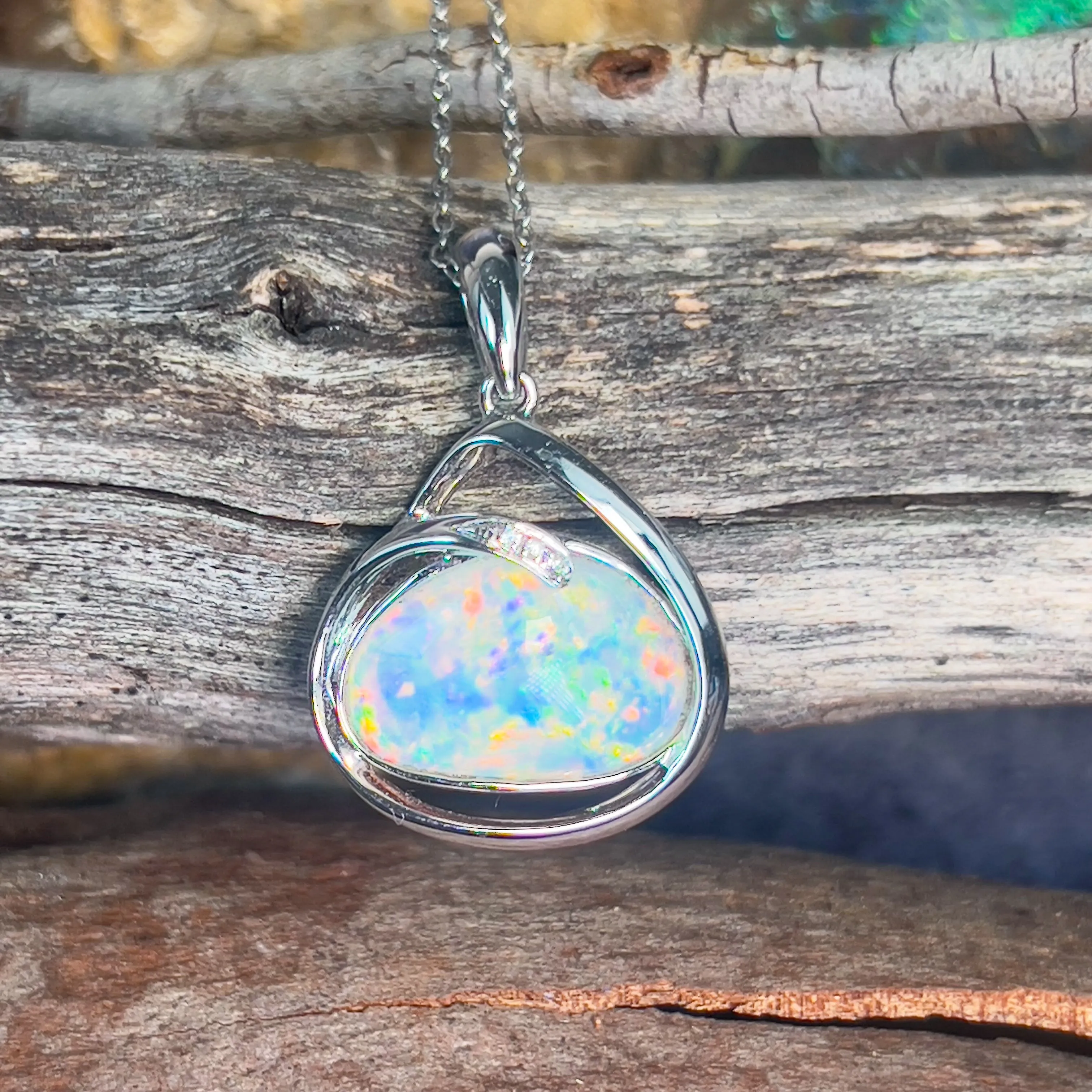 18kt White Gold pendant with one 2.3ct Crystal Opal